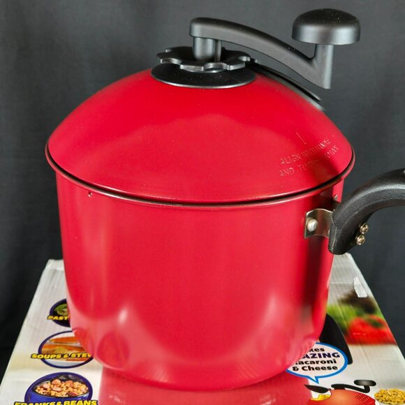 Mac Magic Pasta One Pot Cooking Built-in Strainer 4 Qt MacMagic As Seen on TV - Picture 2 of 10